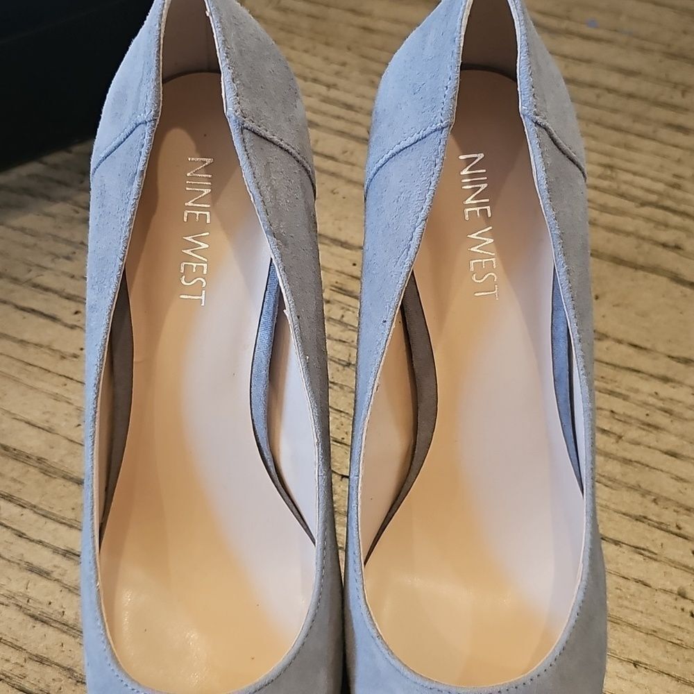NWT Light Gray Suede High Heels Size 7 Nine West - Picture 9 of 10